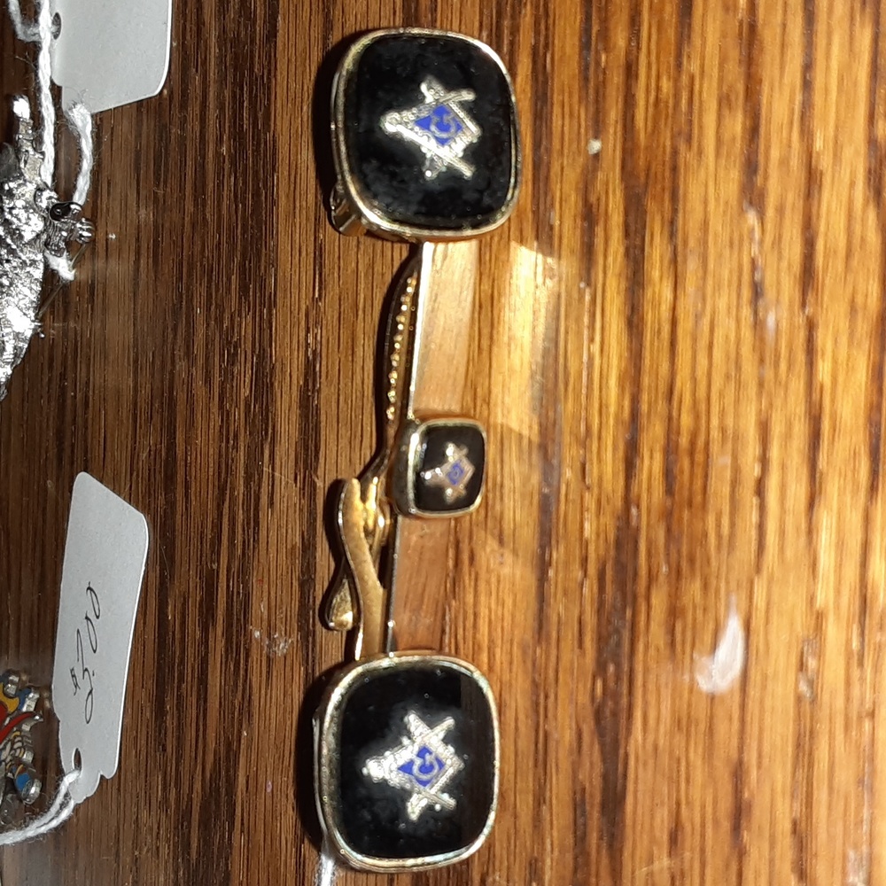 VINTAGE MASONIC CUFFLINKS & TIE CLIP SET NRMINT CONDITION